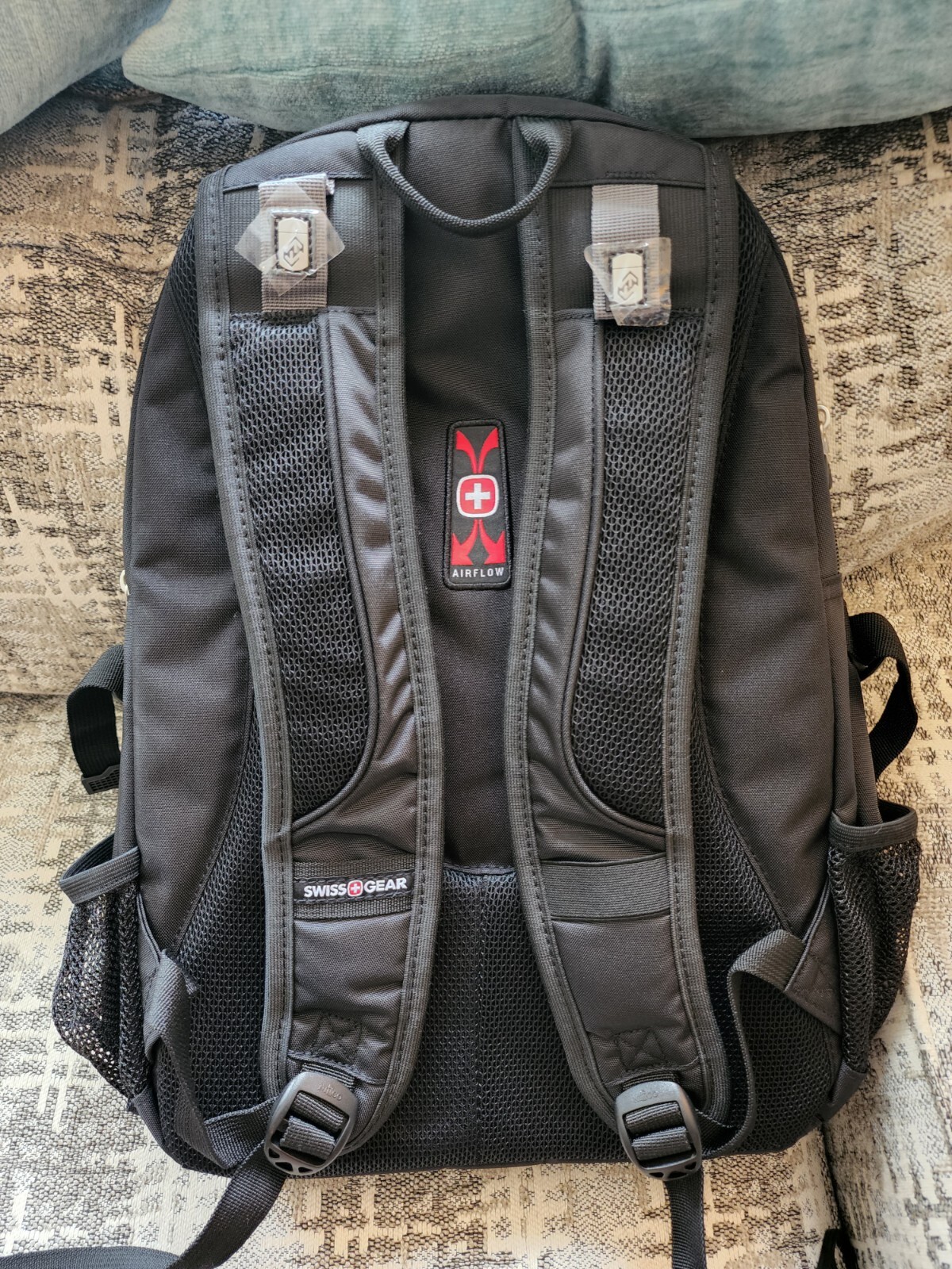 This SWISSGEAR 6681 Laptop Backpack – Black NWT