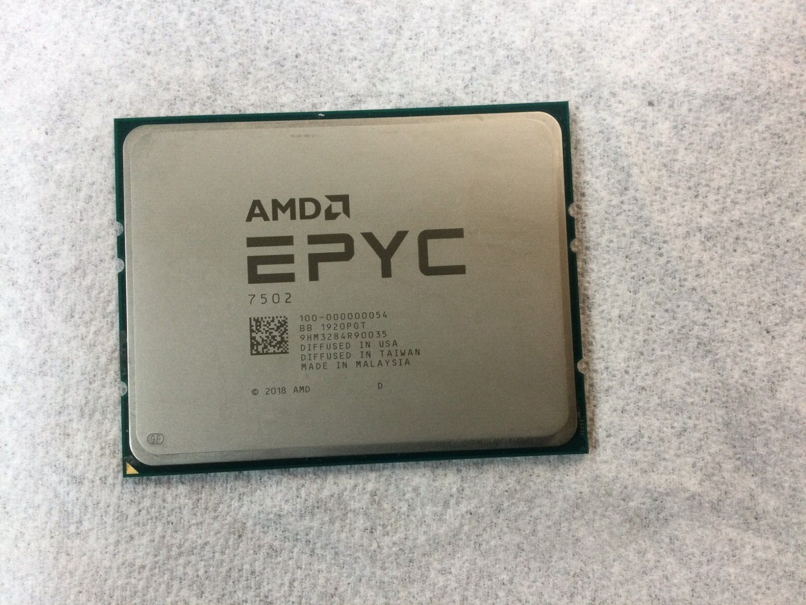 AMD EPYC 7502 (2.5GHz, 32-Cores, Socket SP3) 100-000000054 Dell Vendor Locked