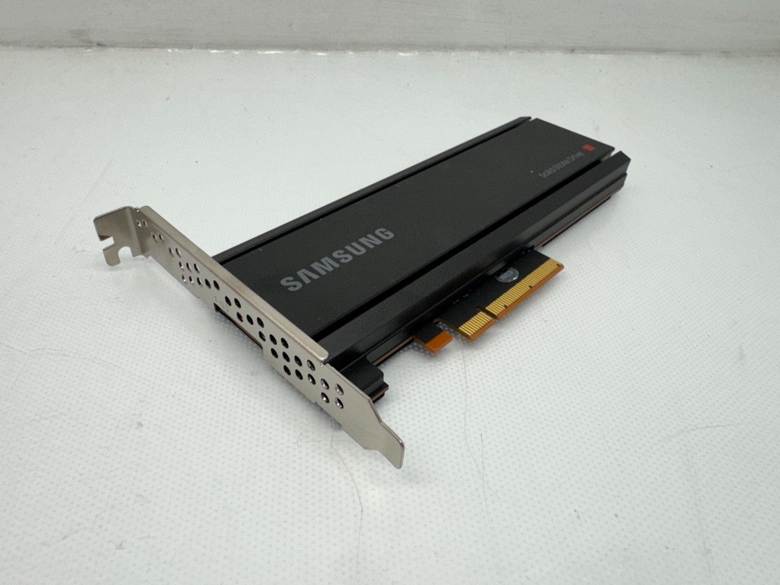 HPE Samsung PM1735 AIC 1.6TB NVMe PCI-e 4.0 SSD 3 MZPLJ1T6HBJR-00AH3 P27023-001