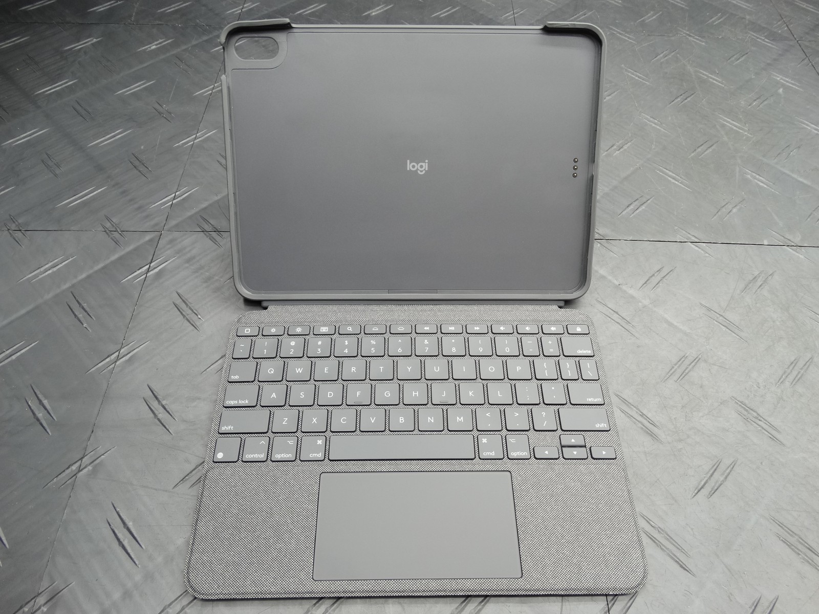 Logitech Combo Touch Keyboard Folio with Trackpad for iPad 7/8/9 – YU0048