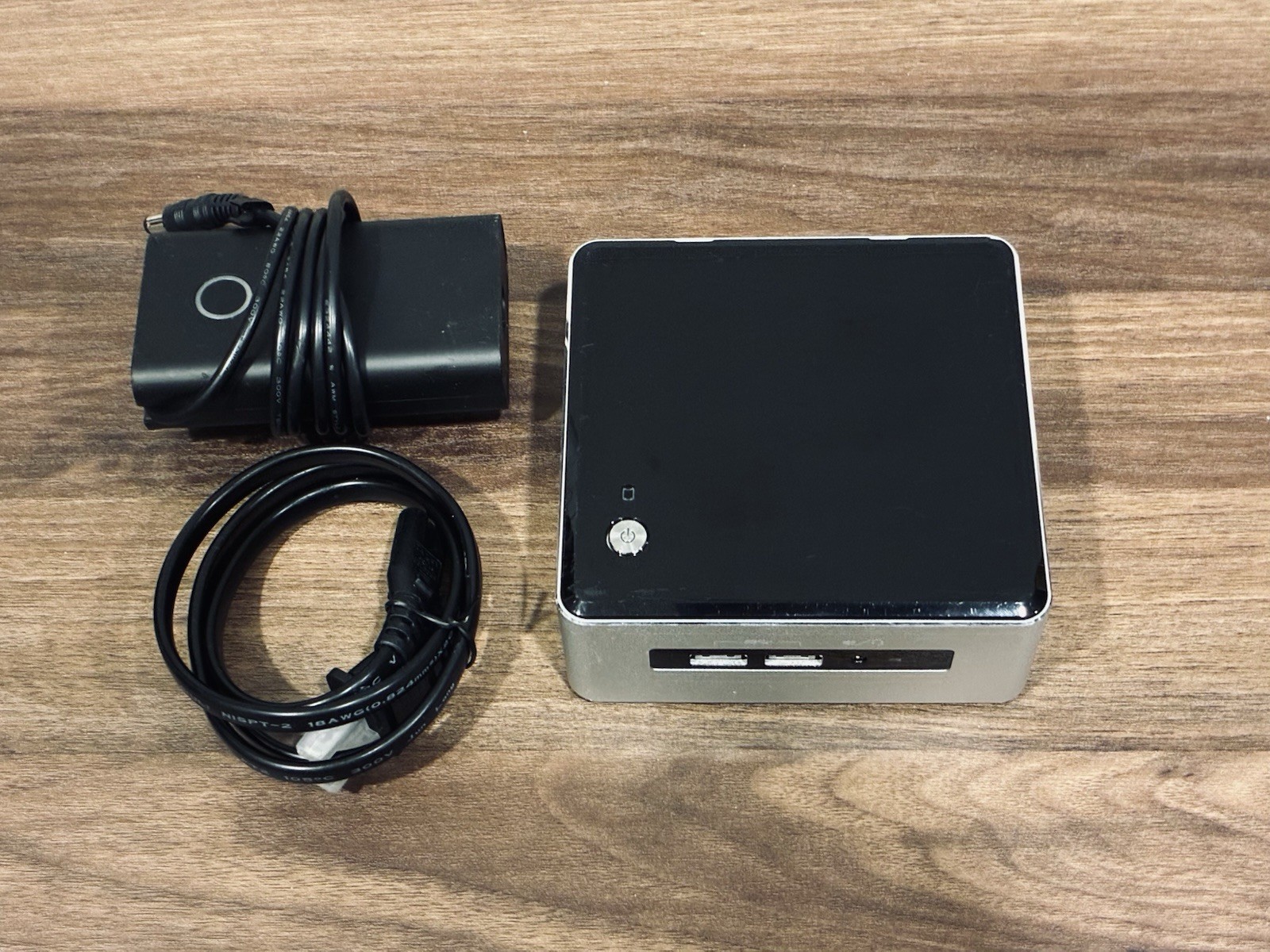 Intel NUC6i5SYH Barebones Mini PC – i5-6260U 1.80GHz CPU