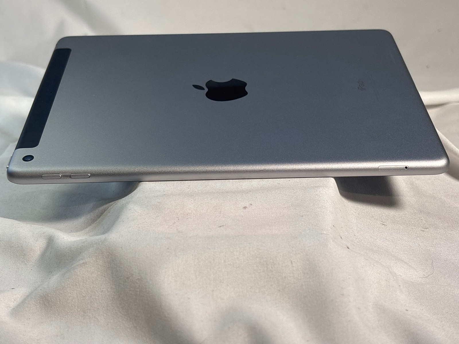Apple iPad 5th Generation Wi-Fi + Cellular 32GB Silver