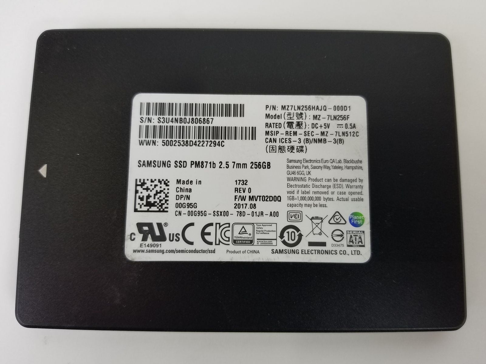 Samsung MZ-7LN256F PM871b 256 GB SATA III 2.5 in Solid State Drive