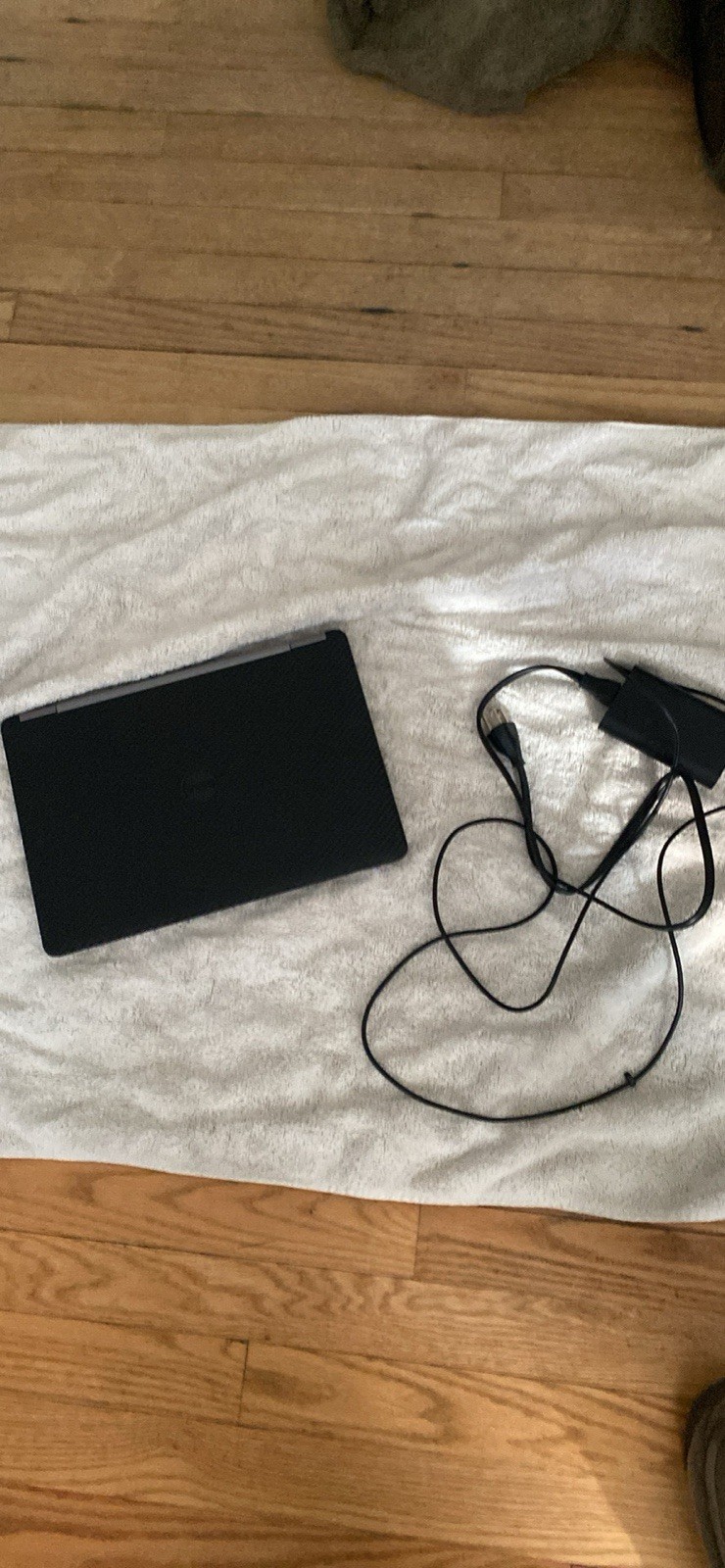 Dell latitude E7270 excellent condition (boot issue)