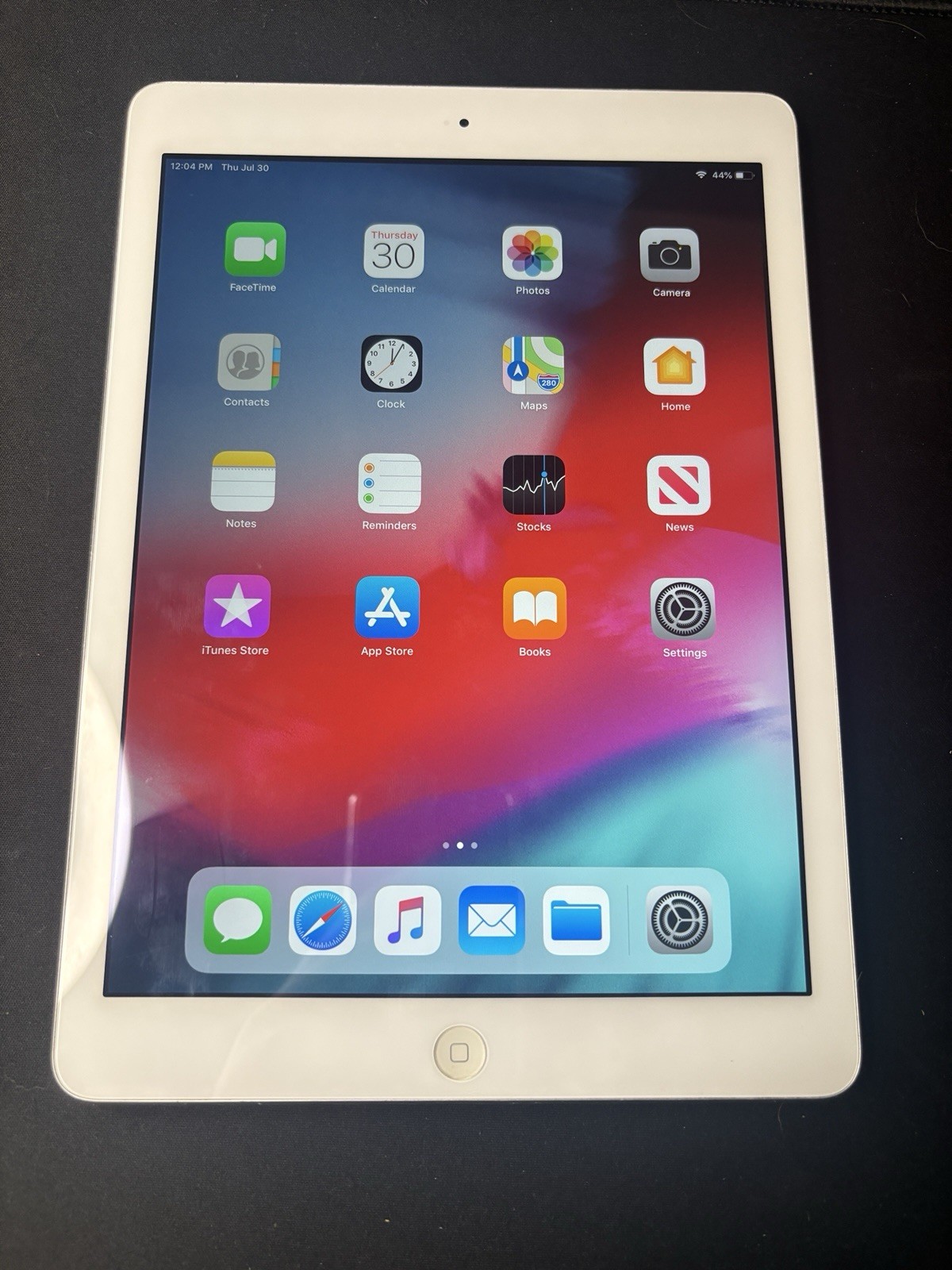 Apple iPad Air 1st Gen 32GB Wi-Fi 9.7” White/Silver iOS 12.5.7 A1474 Very Good