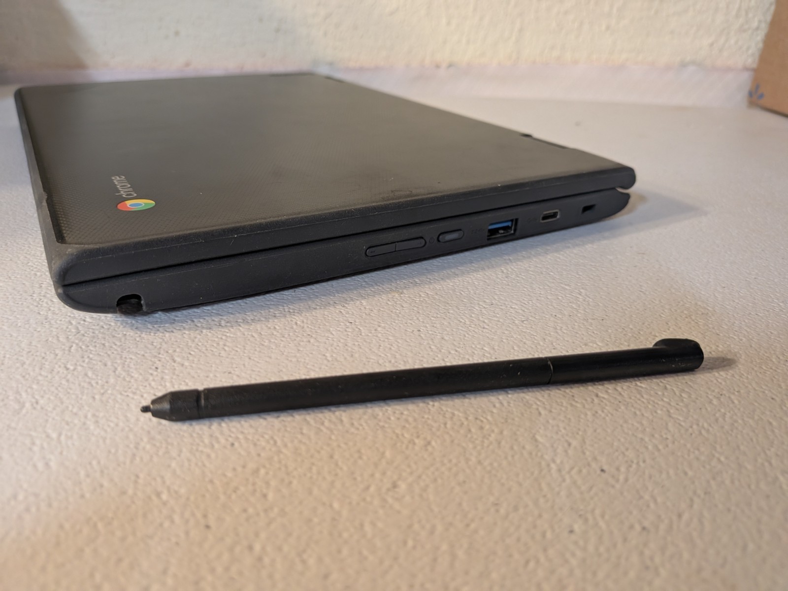 Chromebook Lenovo 500E Touchscreen Intel Celeron N3450 4GB RAM 32GB NO CHARGER!