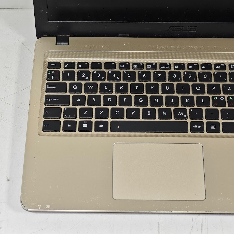 ASUS X540YA-DM075T Laptop – AMD A8-7410 Radeon R5 8GB RAM