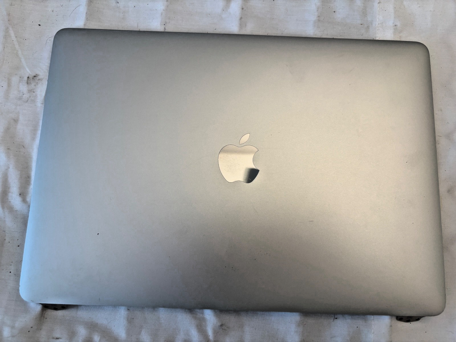 OEM MacBook Air 13″ A1932/A2179 Assembly LCD Screen Replacement SILVER 9/10
