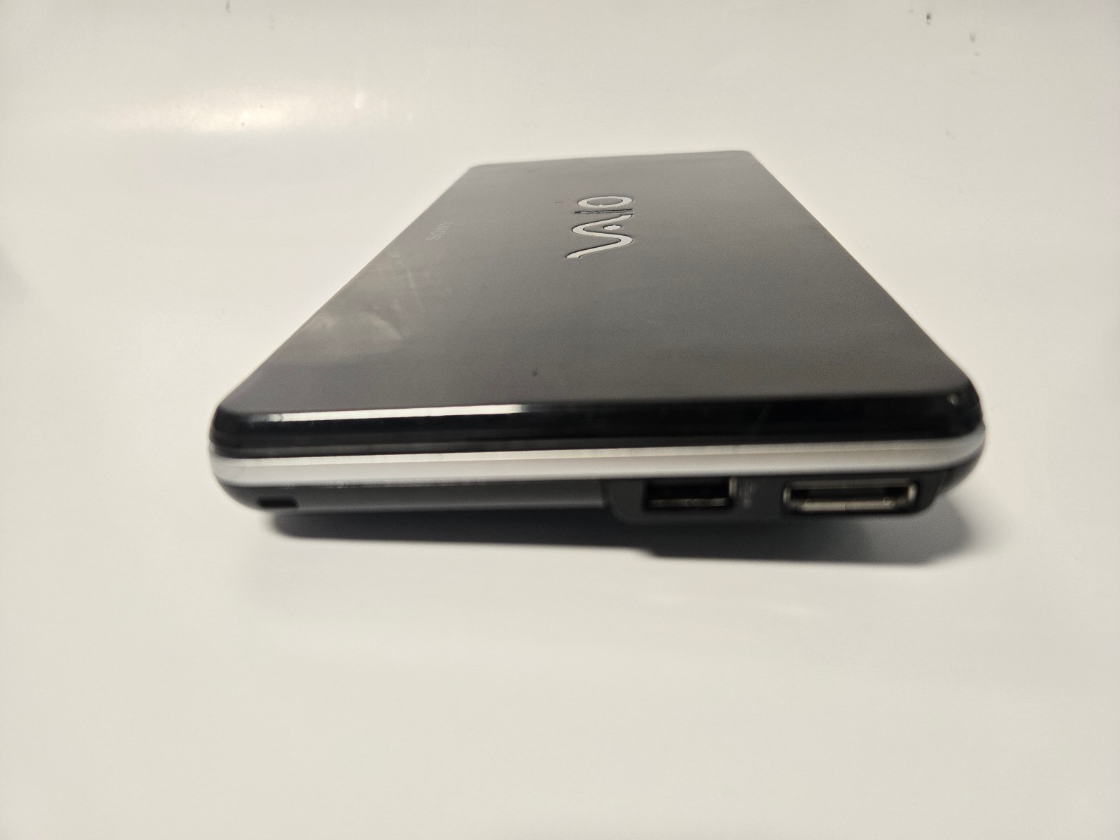 Ultra Portable SONY VAIO P VGN-P50/W Atom Z520 1GB HDD 80GB 8″ UWXGA Lubuntu