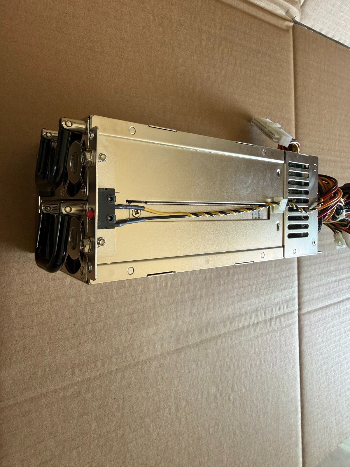 1Set Zippy Emacs R1S2-5300V4V Redundant Power Cage w/ 2x P1S-2300V-R 300W
