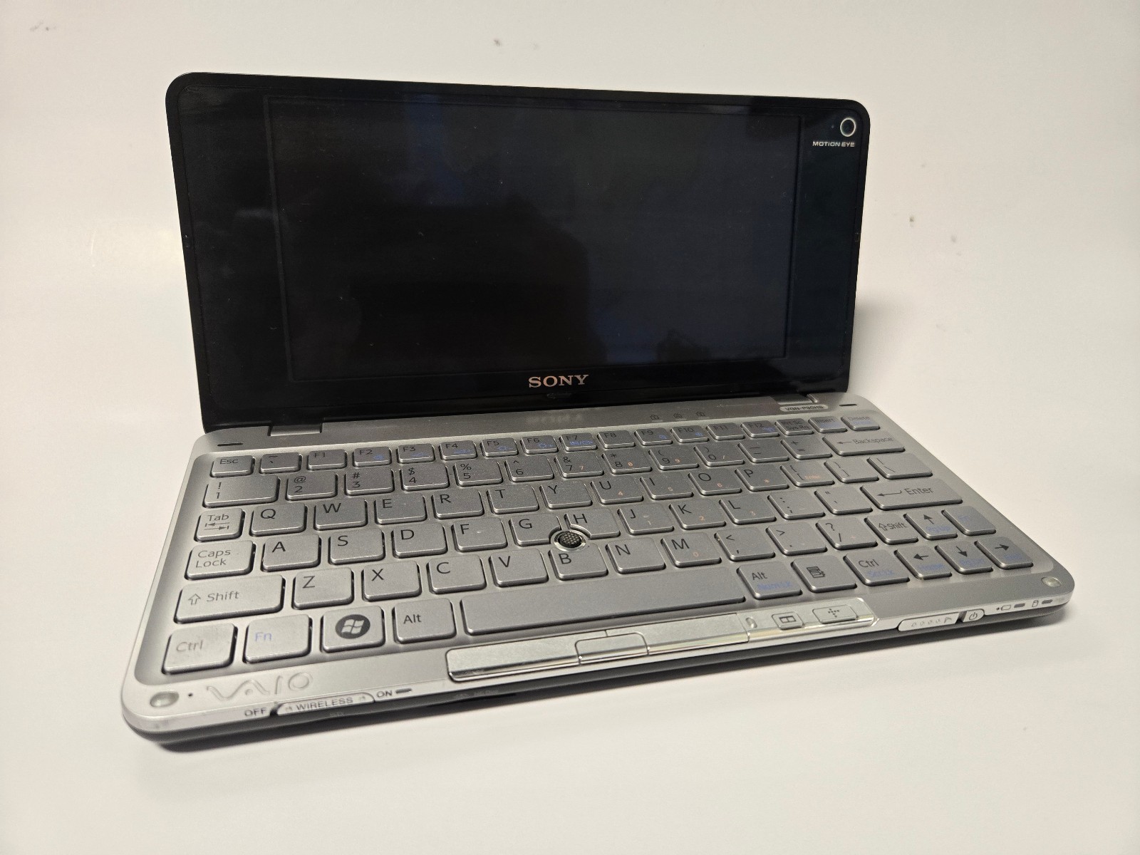 Ultra Portable SONY VAIO P VGN-P50/W Atom Z520 1GB HDD 80GB 8″ UWXGA Lubuntu