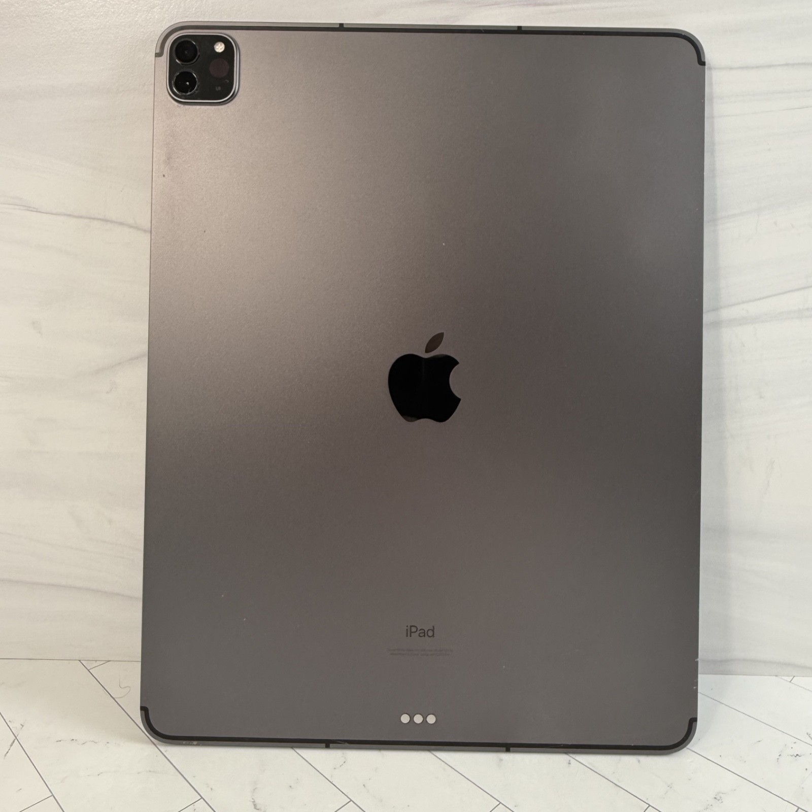 Apple iPad Pro 5th Gen. 256GB Wi-Fi Unlocked 12.9″ BROKEN Water Damage #H312