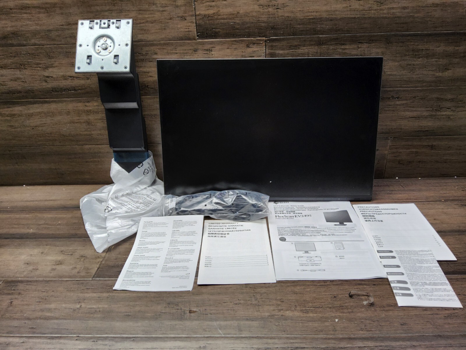 EIZO Lcd Monitor Flexscan EV2495 with USB-c read description