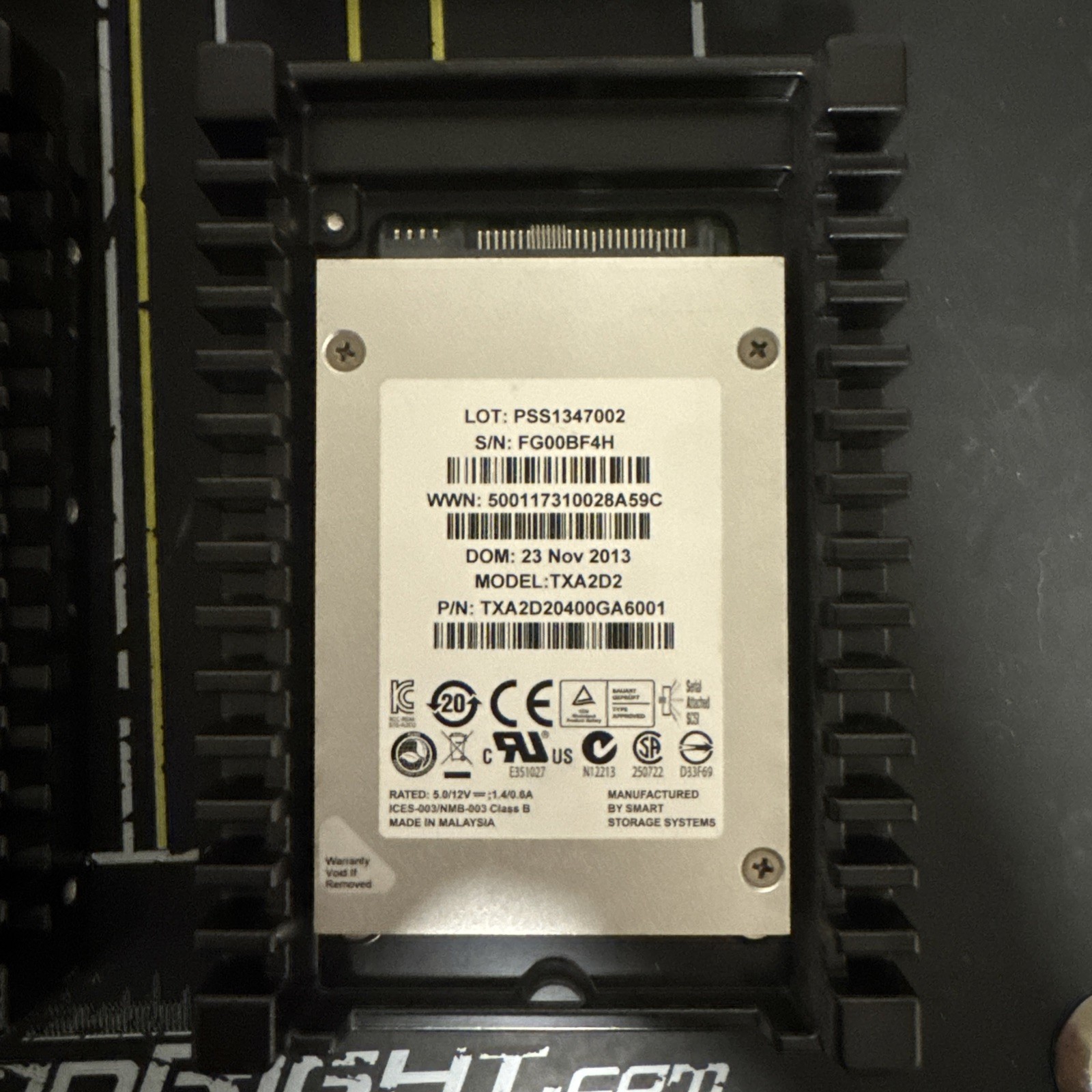 4x SanDisk TXA2D2 400 GB,Internal,2.5″ SSDs W/ IcePack SAS Heatsink