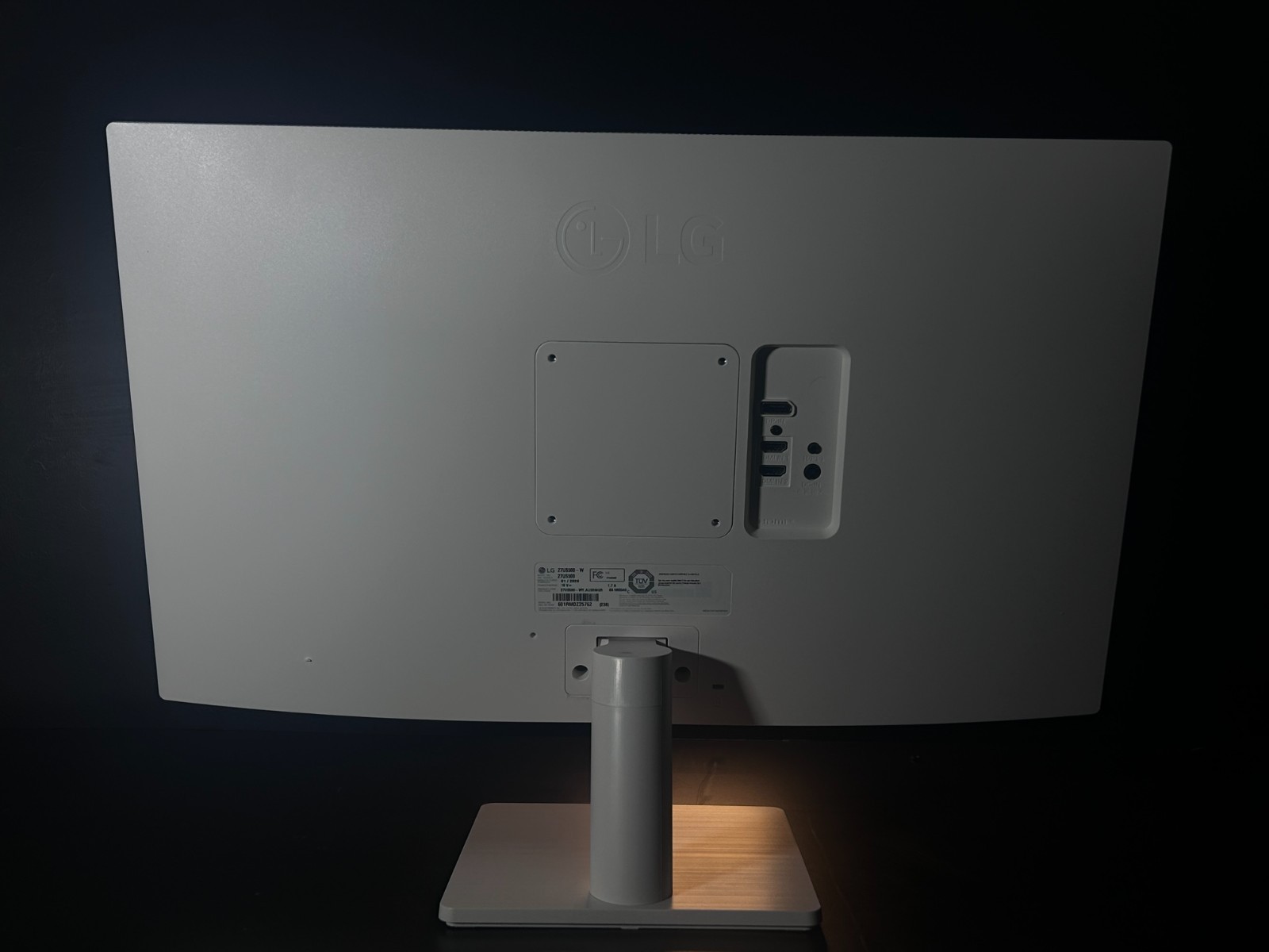 LG UltraFine 27US500-W 27″ 4K UHD IPS HDR Monitor-Open Box