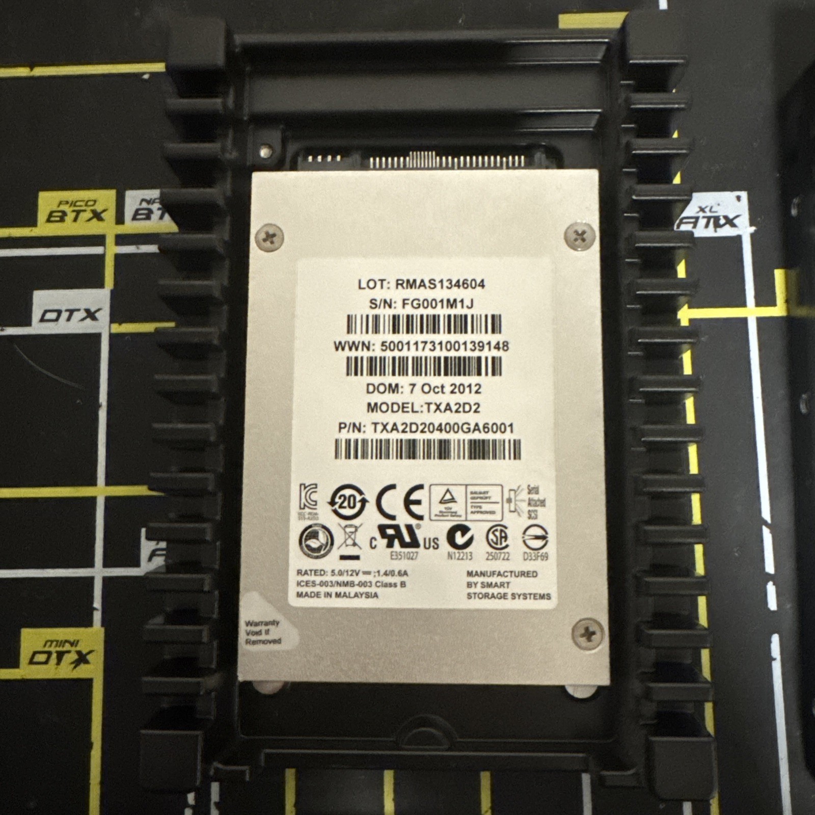 4x SanDisk TXA2D2 400 GB,Internal,2.5″ SSDs W/ IcePack SAS Heatsink