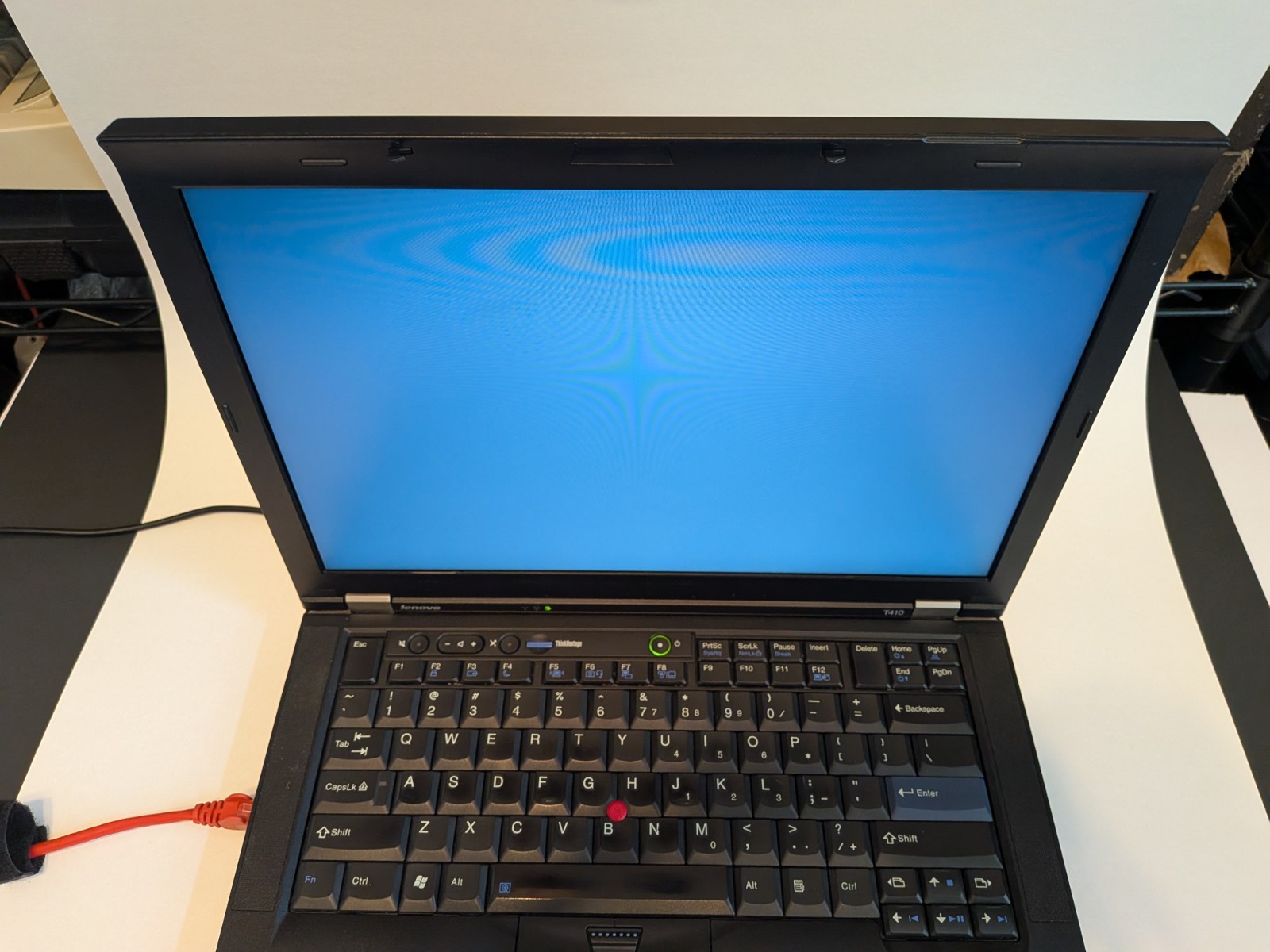Lenovo Thinkpad T410 Laptop i5-M520 2.5gb ram 500gb HD TESTED NEEDS BATTERY