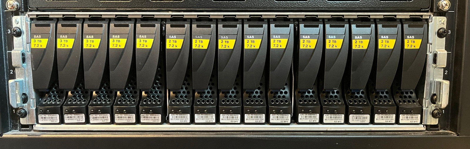 Lot of 15 EMC VNX 3.5″ SAS SATA HDD Tray Caddy with Interposer 303-115-003D