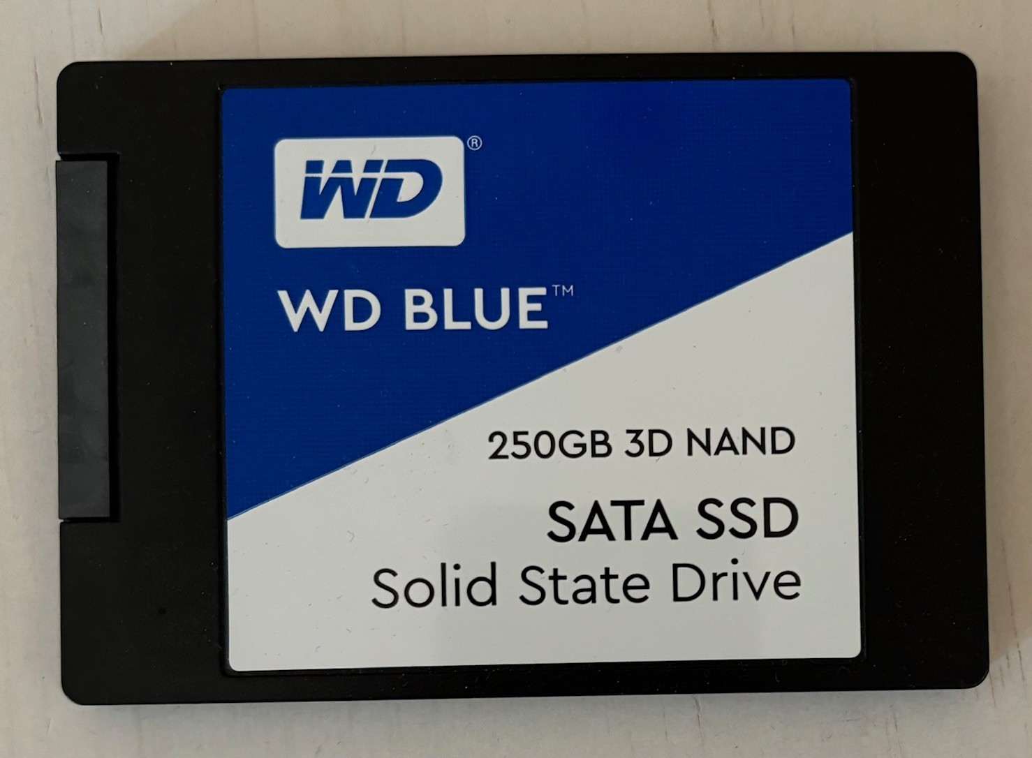 (AS-IS) Western Digital Blue 3D NAND 250GB 2.5″ SATA Internal SSD – WDS250G2B0A