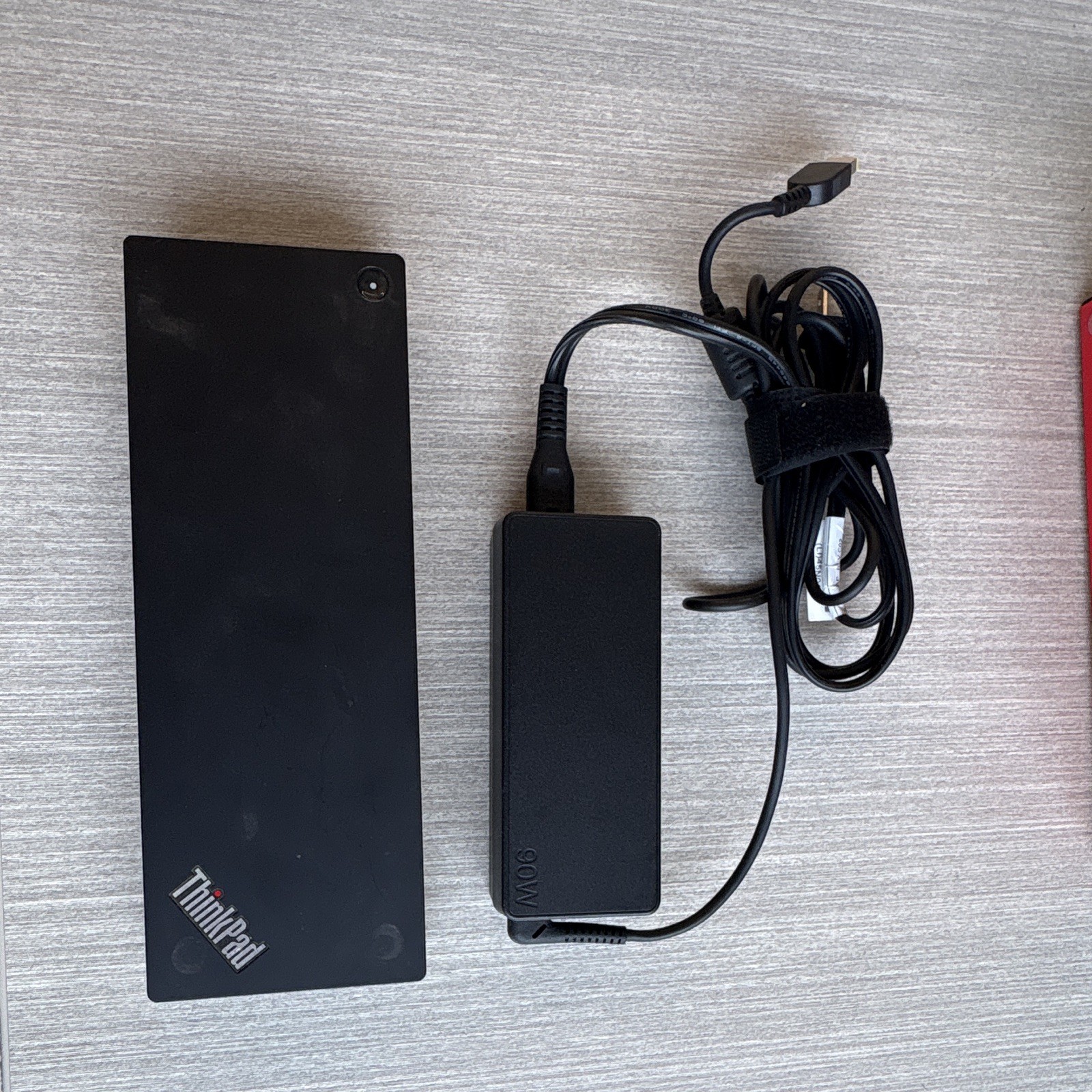 Lenovo ThinkPad Thunderbolt 3 Dock DBB9003L1 HDMI DP VGA USB 3.0 USB-C w/AC