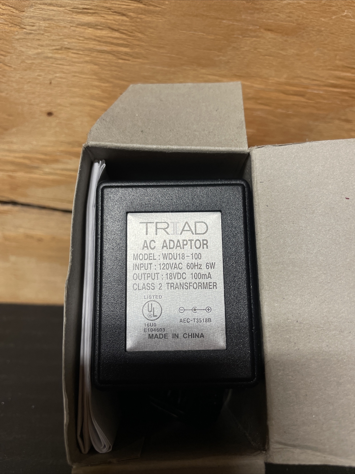 Triad AC Adaptor WDU18-100 Input: 120VAC 60Hz 6W Output: 18VDC 100mA