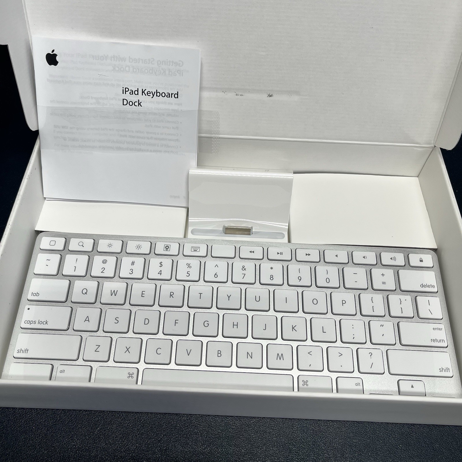 NEW Original Apple A1359 / MC533LL/B Keyboard Dock For iPad (1st Gen 1,2,3) OEM