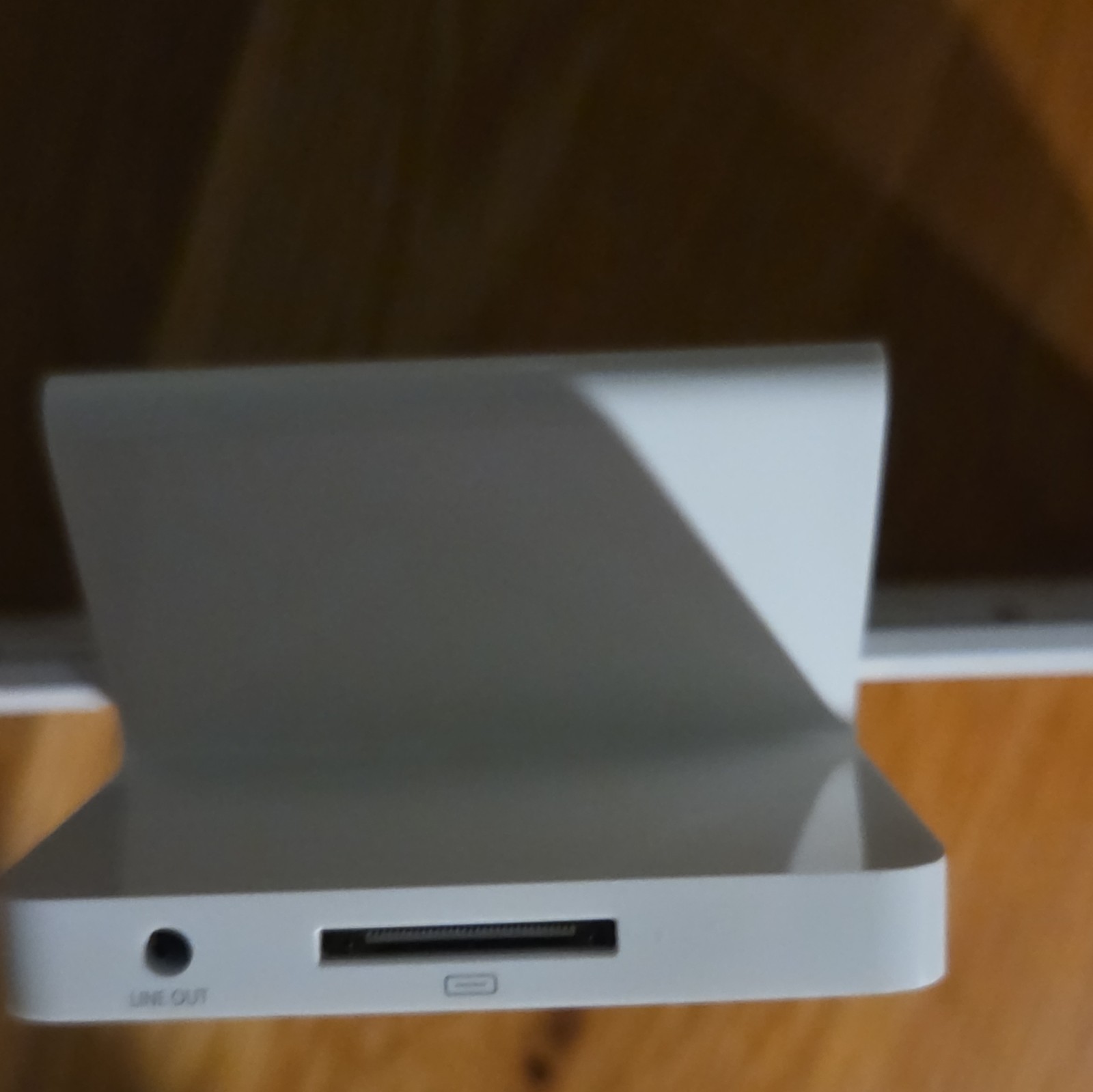 Apple A1359 iPad Keyboard Dock White 2010 QWERTY English Line-Out UNTESTED