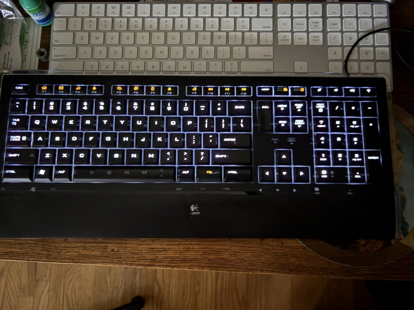 Logitech Slim Wired Illuminated USB Keyboard Y-UY95 Tested Working VG Cond. K740