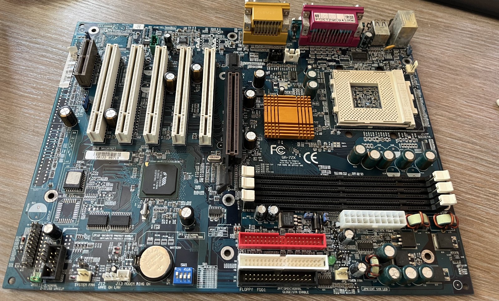 Gigabyte GA-7ZX Socket A – AMD Duron 650 – 256MB RAM – I/O Shield – Tested
