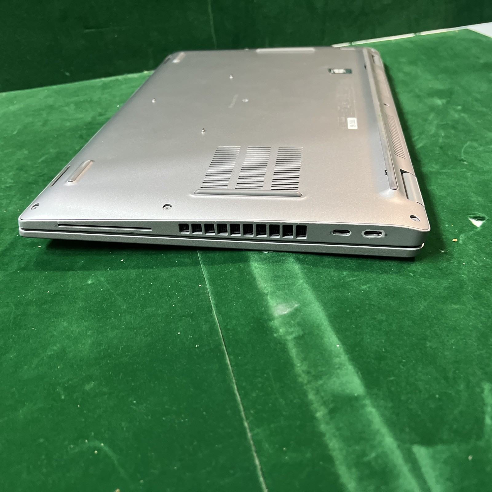 Dell Precision 3560 Workstation: 15.6″ FHD, i5-1135G7 8Gb No SSD Or OS