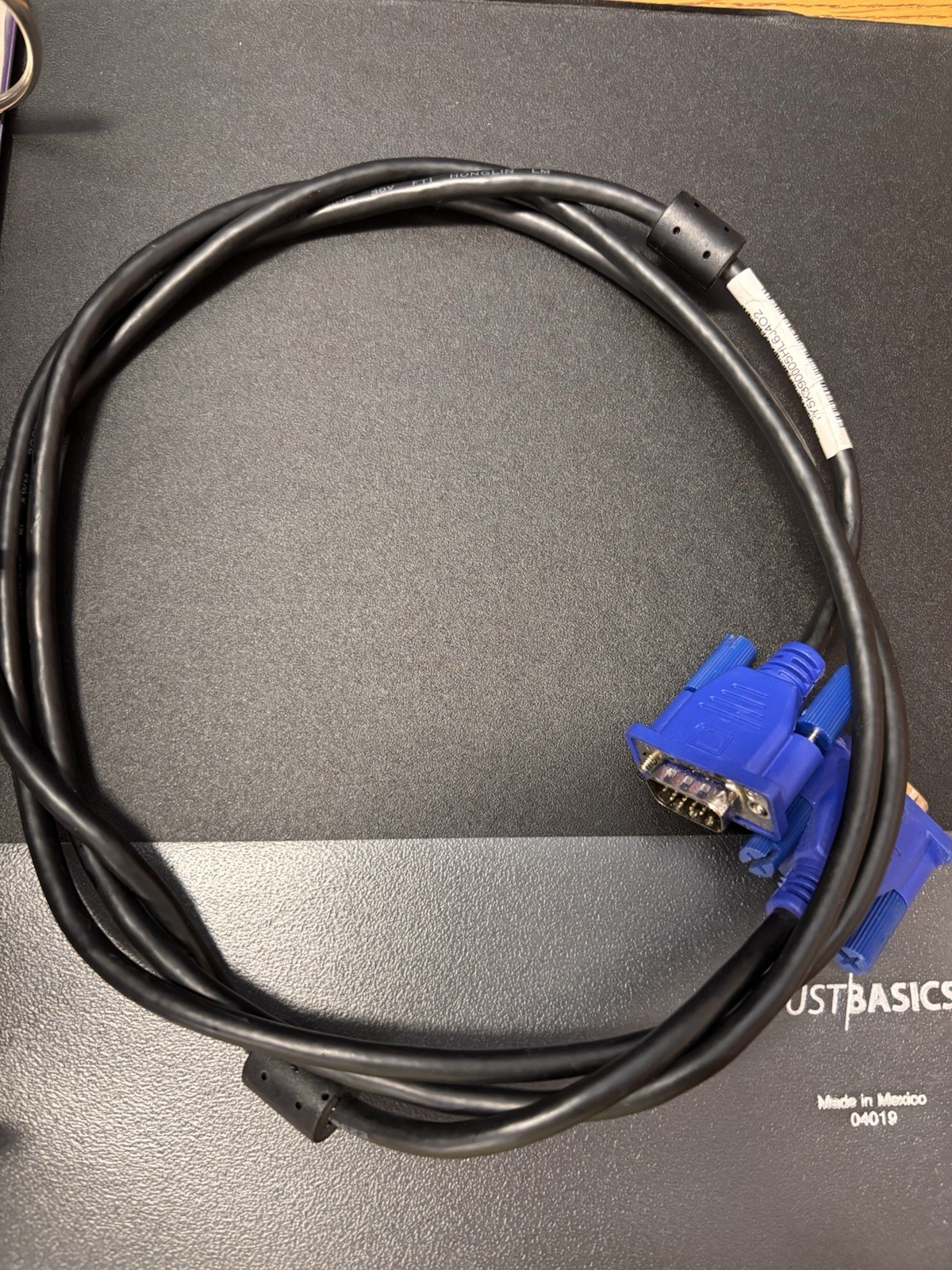 VGA/SVGA 15-Pin D-Sub Male to Male Monitor Cable 6 ft Ferrite Black/Blue