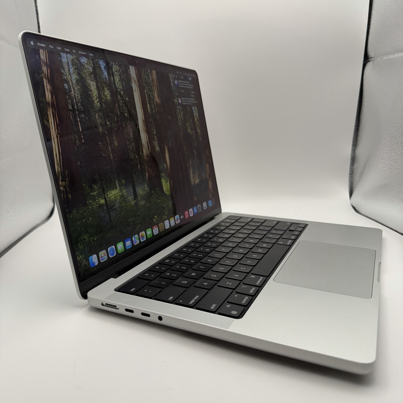 Apple MacBook Pro 2021 A2442 14″ M1 Pro 10 Core CPU 16 core GPU 16GB RAM 1TB