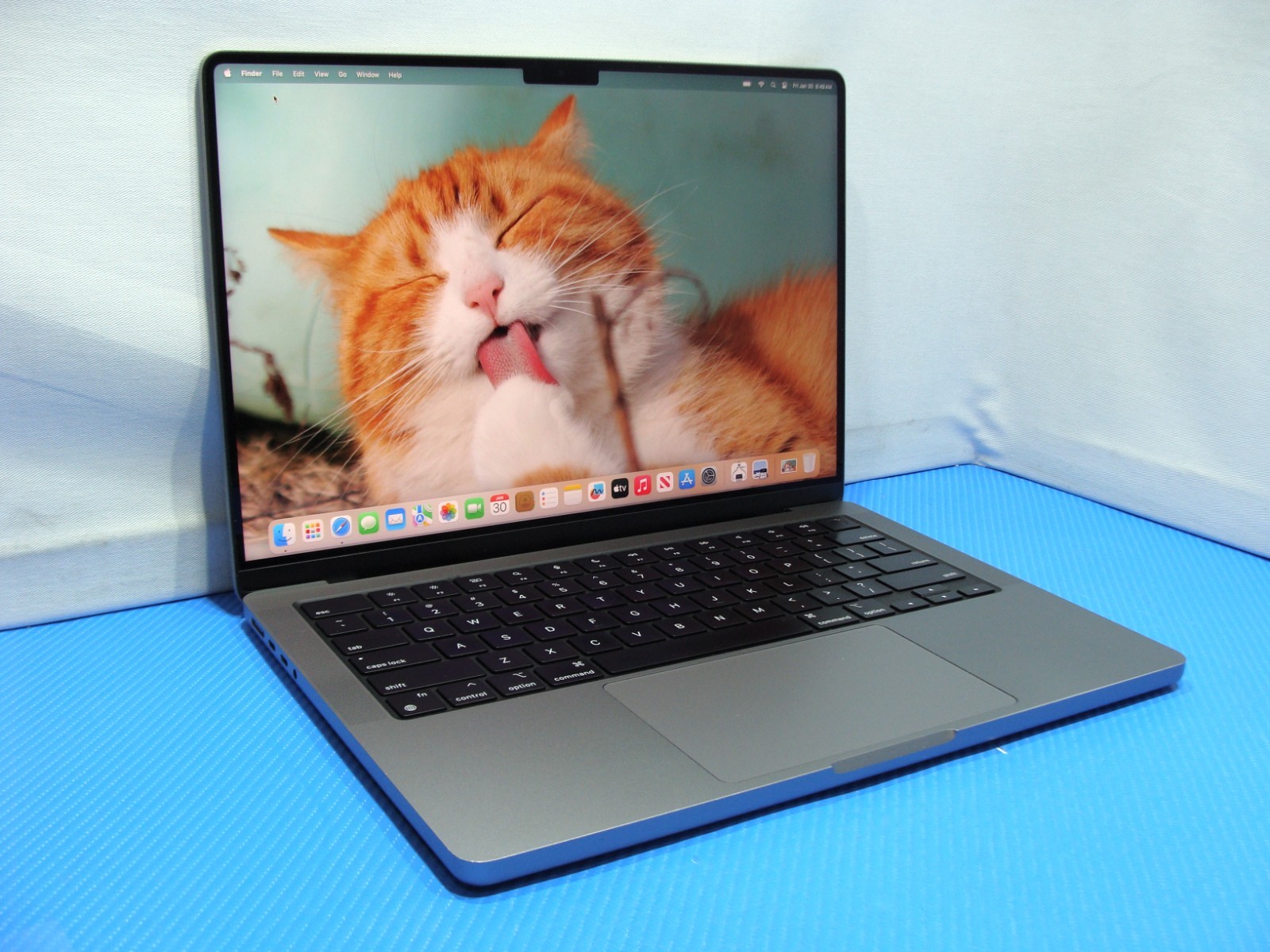 Apple Macbook Pro 14″ (2023) A2918 M3 4.05GHz 8CPU/10GPU 16GB 512GB SSD +Charger