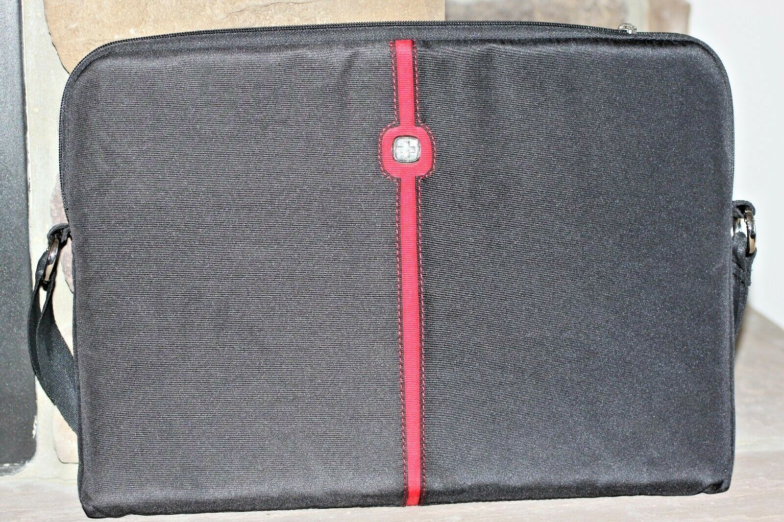 NEW Wenger Swissgear MAYA Laptop Sleeve Size: 16″ Black Neoprene Zipper
