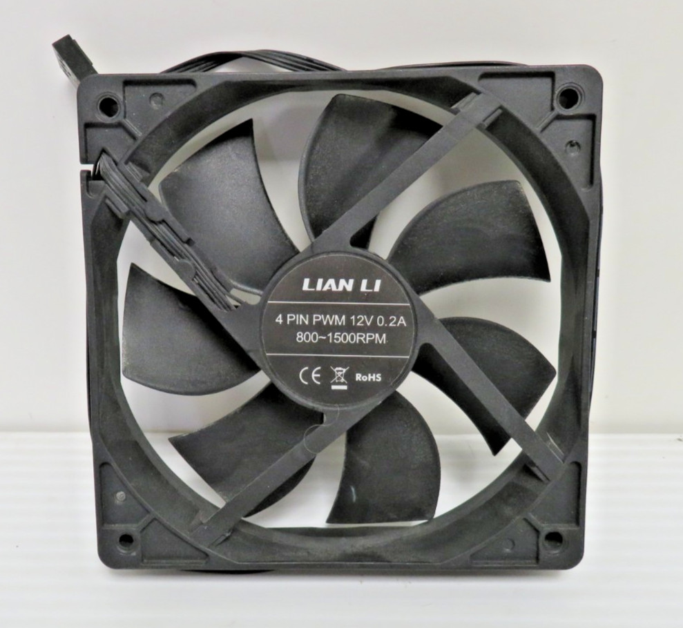 Lian Li PC Fan 4 pin PWM 12V 0.2A 800-1500 RPM