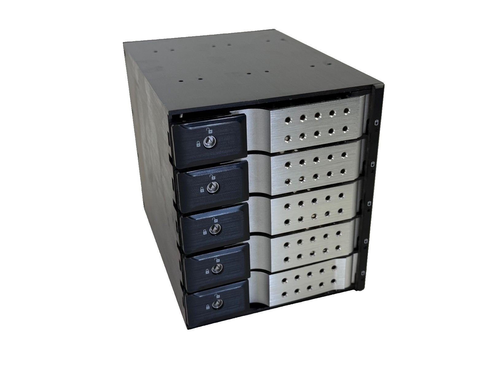 iStarUSA BPN-DE3500SS-Silver 3×5.25 – 5×3.5″ SAS/SATA 6.0 Gb/s Trayless Hot-Swap