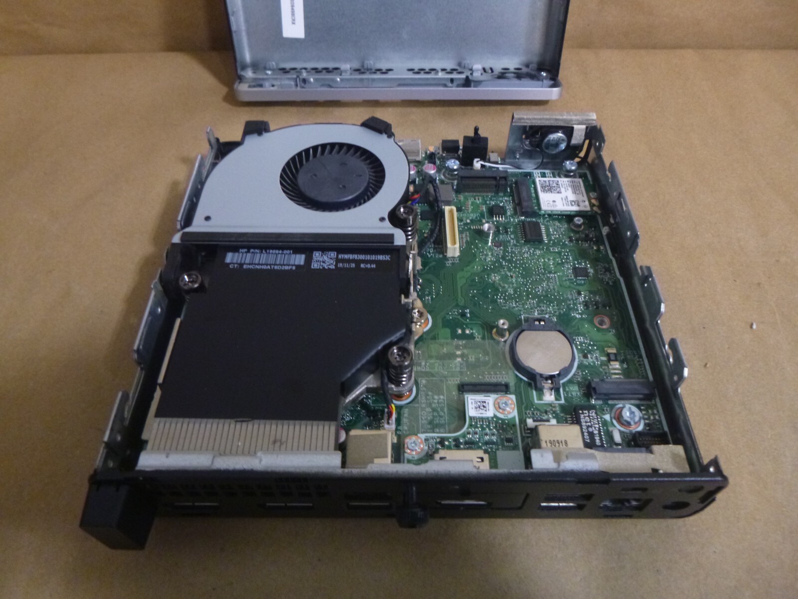 HP EliteDesk tiny PC 800 G5 DM CORE i5-9500T @ 2.20GHz / 8GB DDR4 RAM / NO HDD