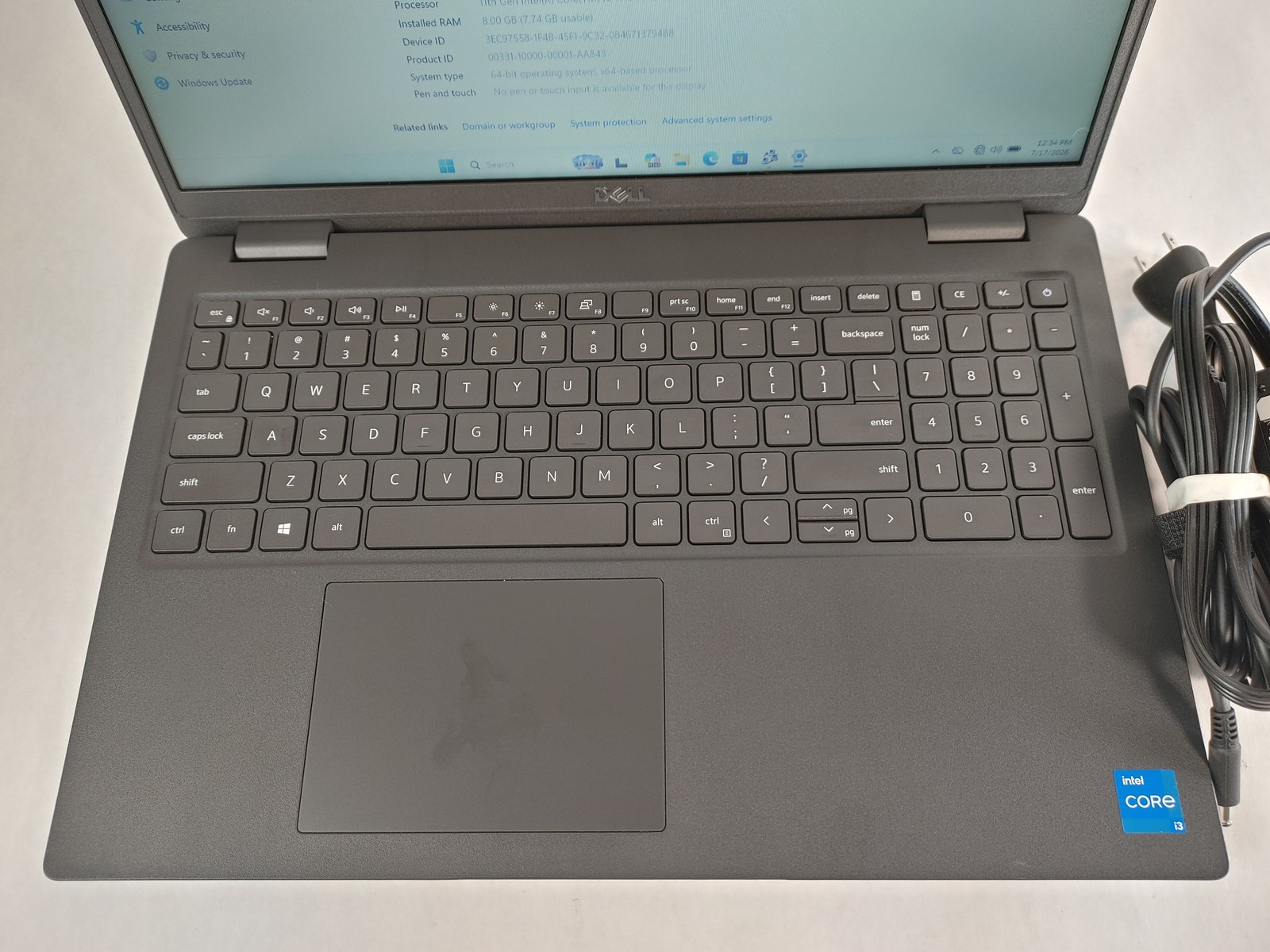 Dell Latitude 3520 Core i3-1115G4 3.00 GHz 8 GB DDR4 240 GB M.2 Windows 11 Pro
