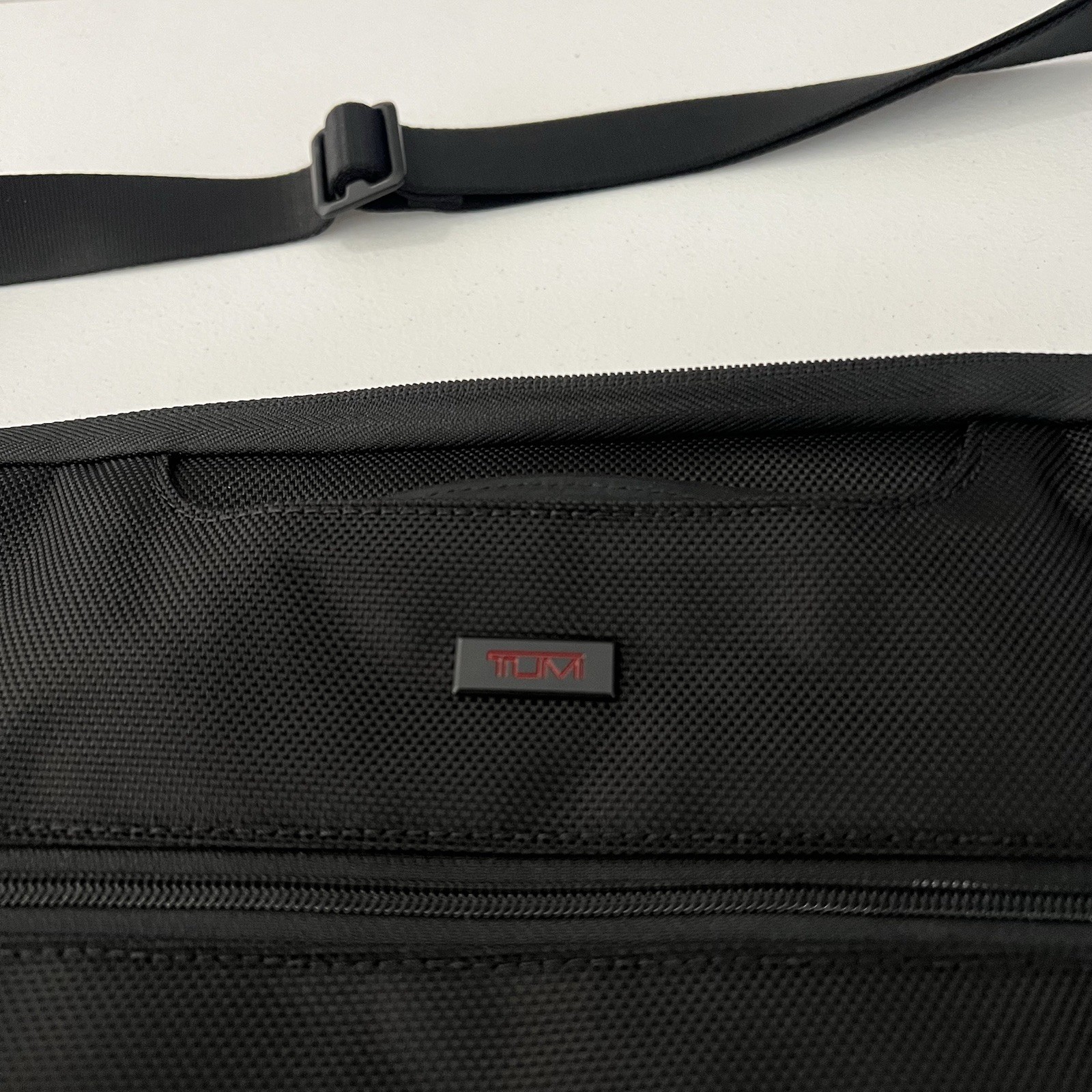 New Tumi Black Nylon Laptop Briefcase Messenger Bag Adjustable Strap