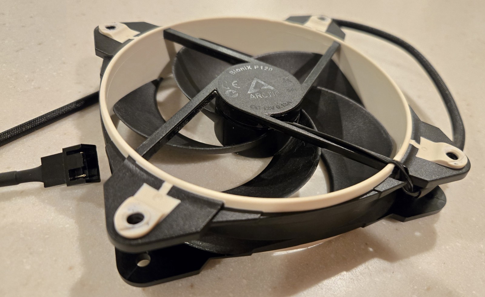 Arctic Bionix P120 Gaming Case Fan 120mm PWM PST WHITE
