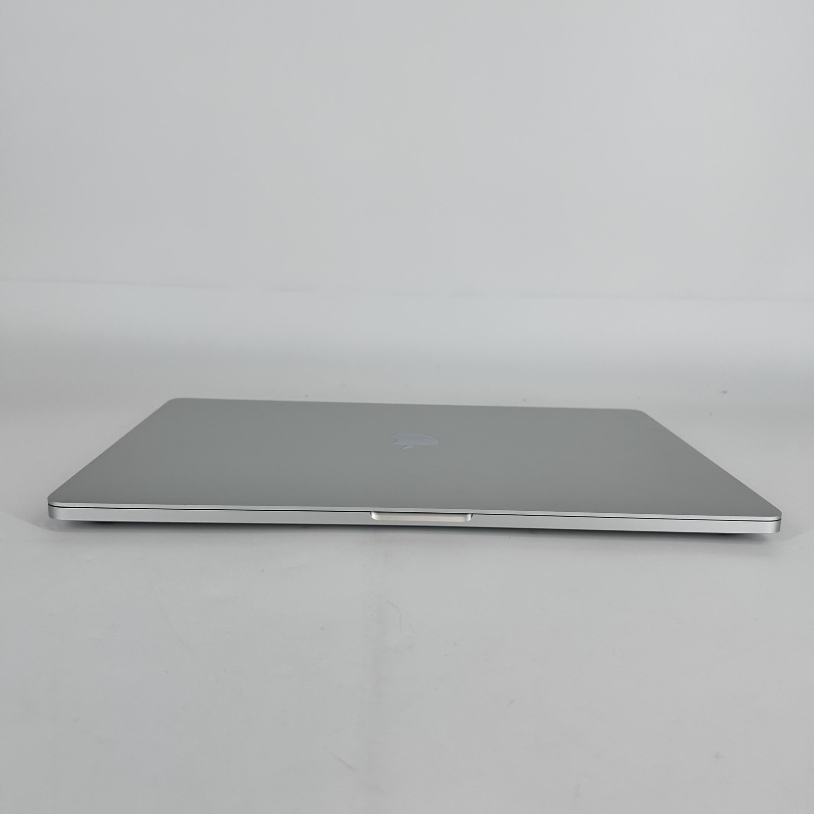 MacBook Pro 16 Touch Bar Silver 2019 2.4 GHz i9 32GB 4TB SSD Radeon Pro 5500M
