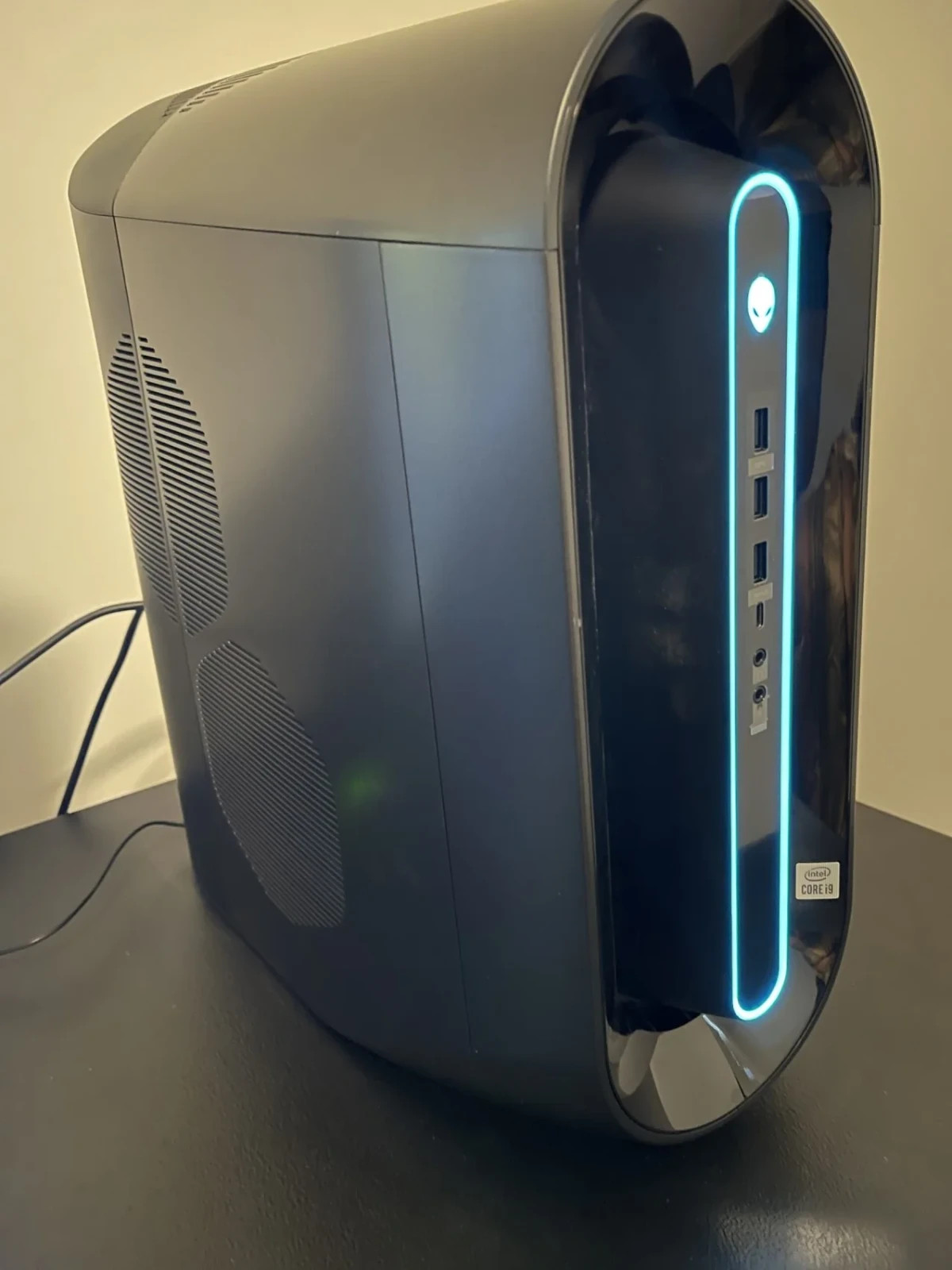 Alienware AURORA R11 (2TB SSD, Intel Core i9 10th Gen, 96GB RAM)