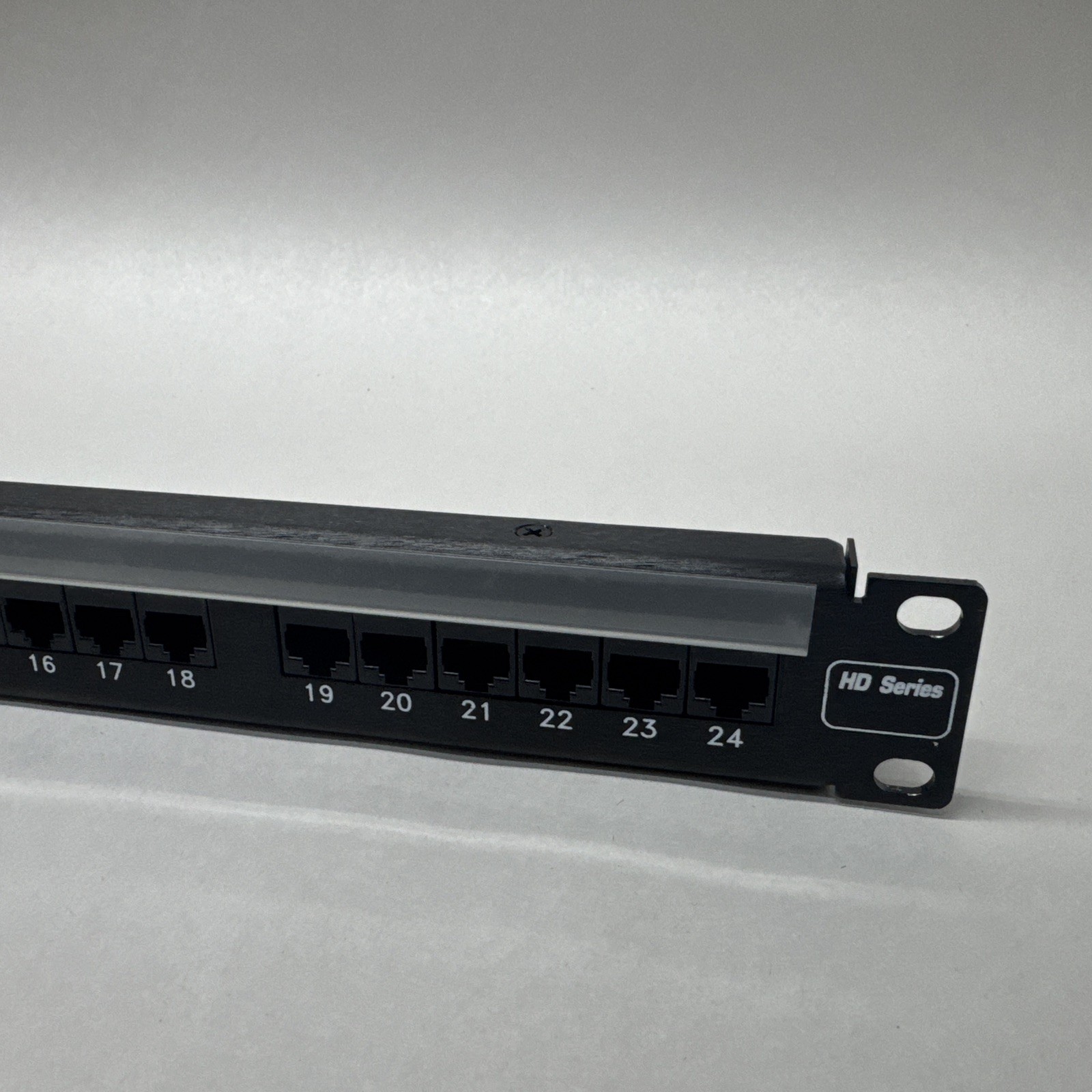 Siemon HD6‑24 Cat‑6 Patch Panel 24‑Port Flat • 250 MHz Performance • 1U Rack