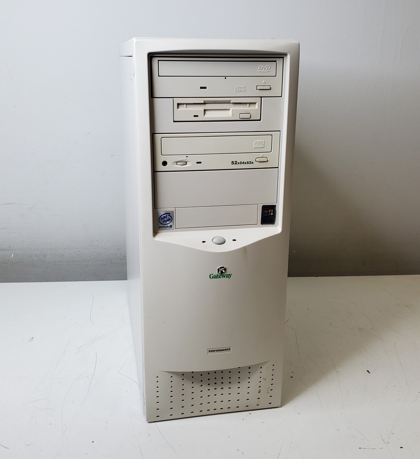 Vintage Gateway Performance 550 Pentium III 550MHz 384MB RAM 20GB HDD Windows XP