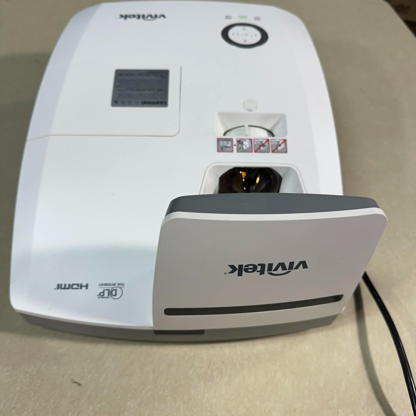 Vivitek DH758UST Full HD 1080p Ultra Short Throw Projector Tested Remote Works