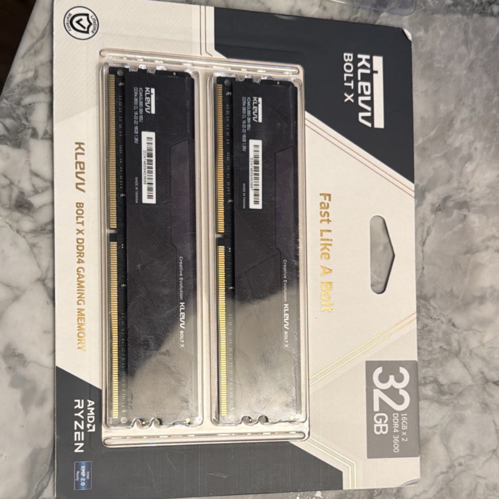 KLEVV BOLT X DDR4 DIMM 32GB (2x16GB) PC4-25600 Intel XMP 2.0 Gaming Memory
