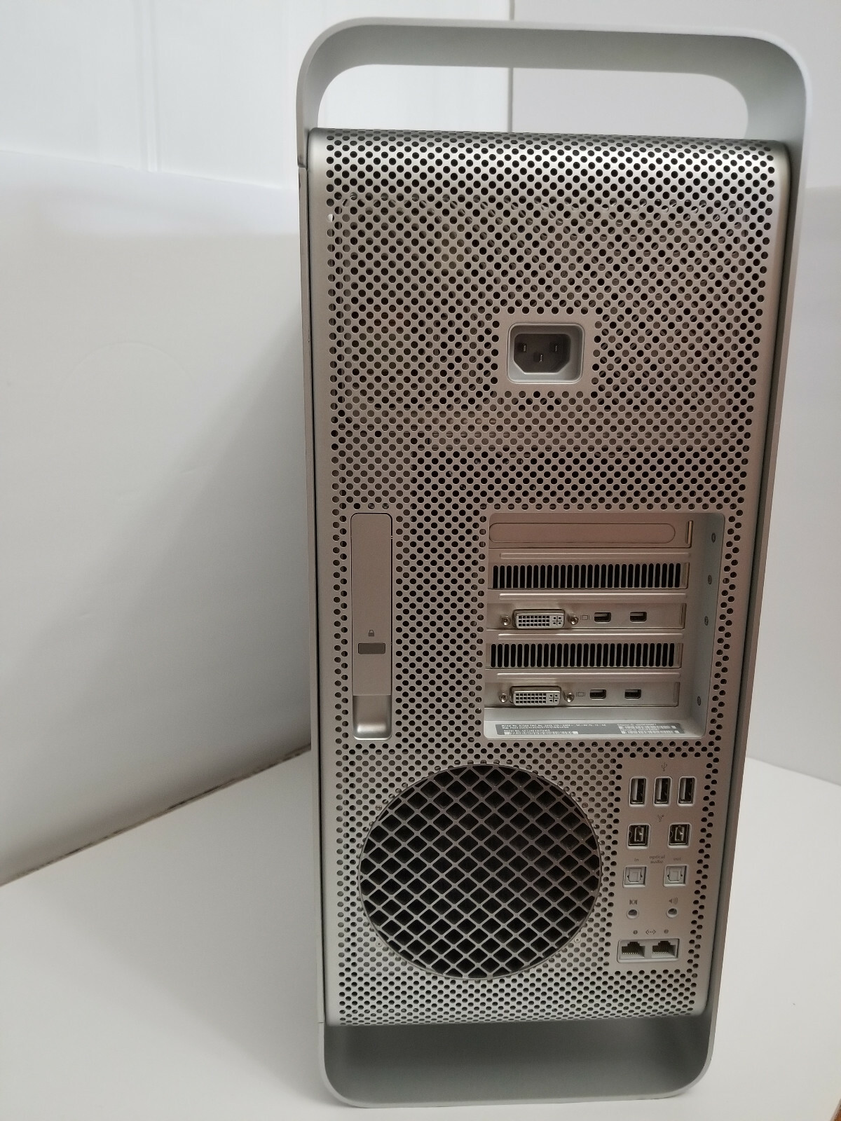 Apple Mac Pro Quad-Core Intel Xeon 3.26GHz 2TB HD 16GB Memory OS X El Capitan