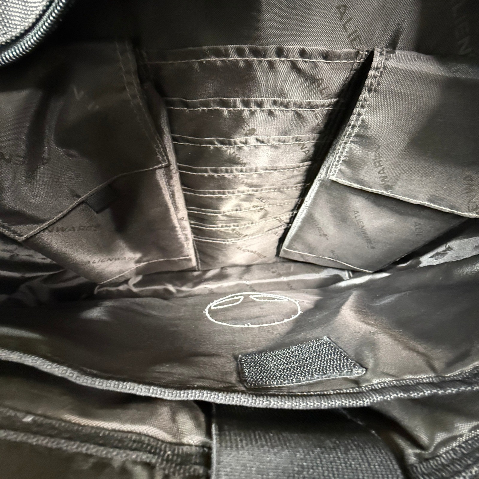 Alienware Odyssey Laptop Messenger Bag Unisex 17″ Gray Good Vintage Crossbody