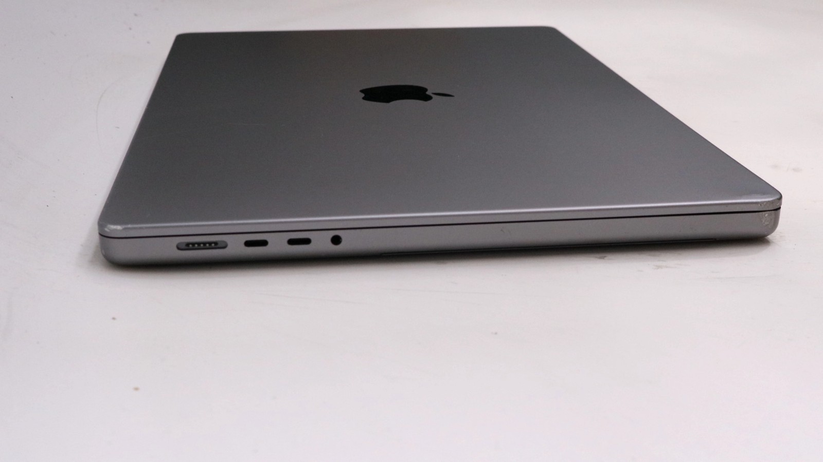 Apple Macbook Pro 16″ M1 Max 10-Core 64GB 1TB – Fair