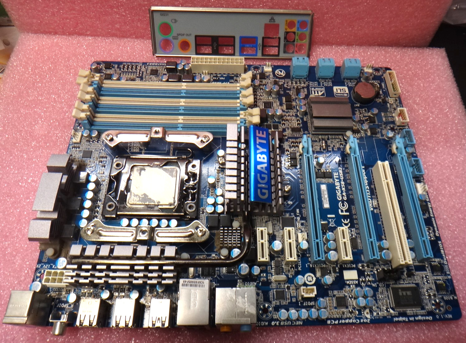GIGABYTE GA-X58-USB3 Motherboard LGA1366 X58 DDR3 ATX + Intel i7-950